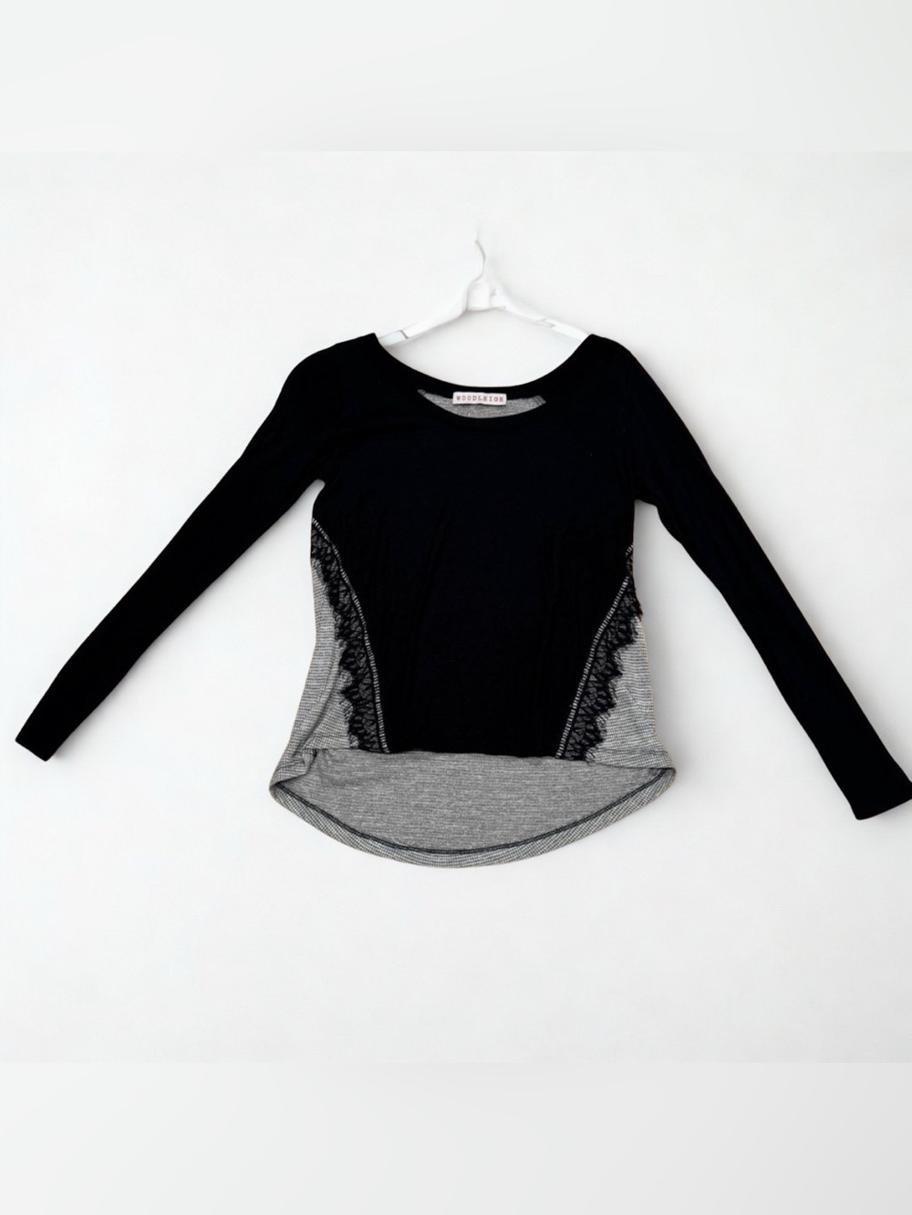 Woodleigh Black and Gray Waffle High Low Top with Lace, Size Small, in EUC